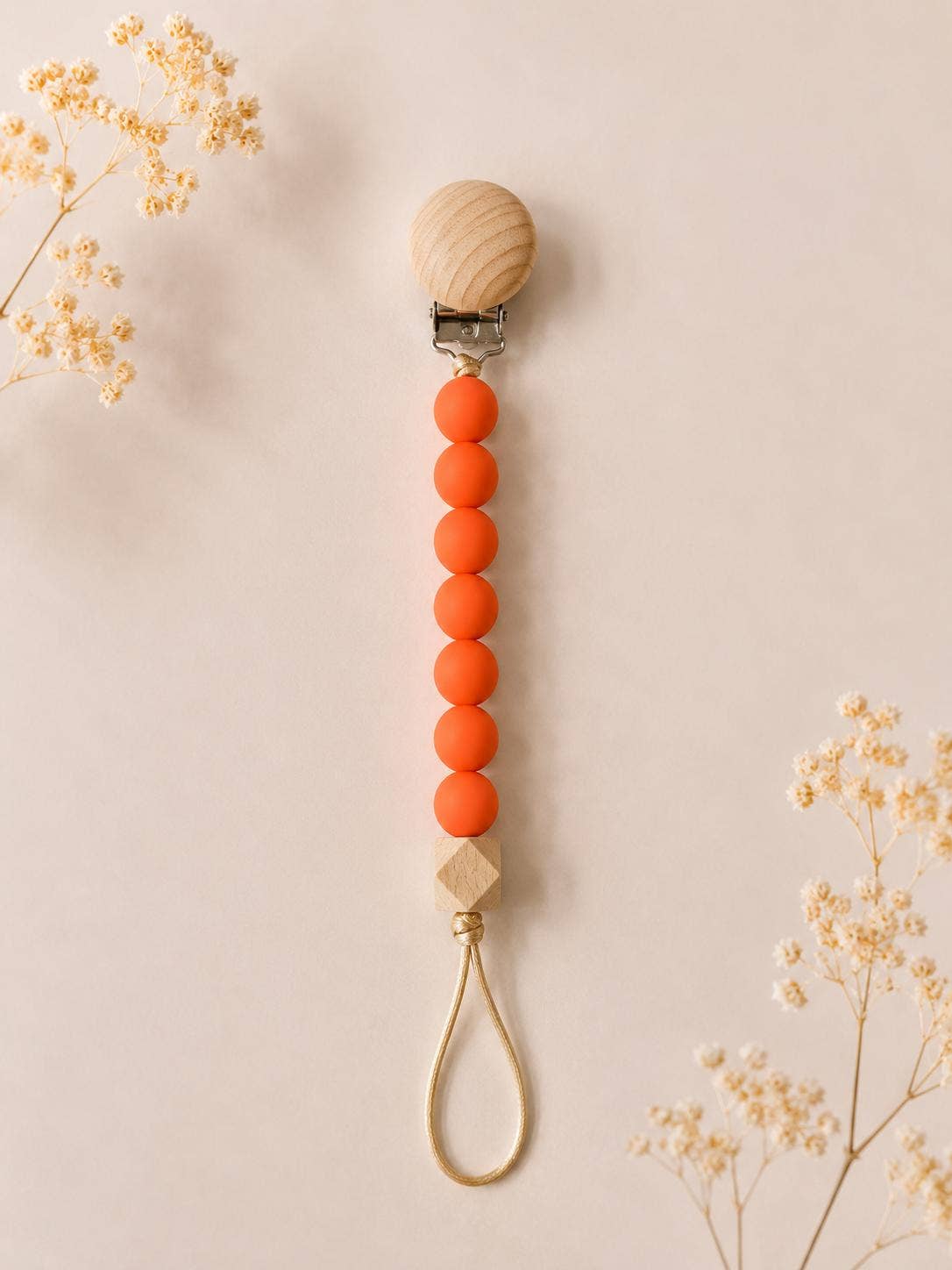 Silicone Soother Clip – A Handy, Stylish Nursery Essential
