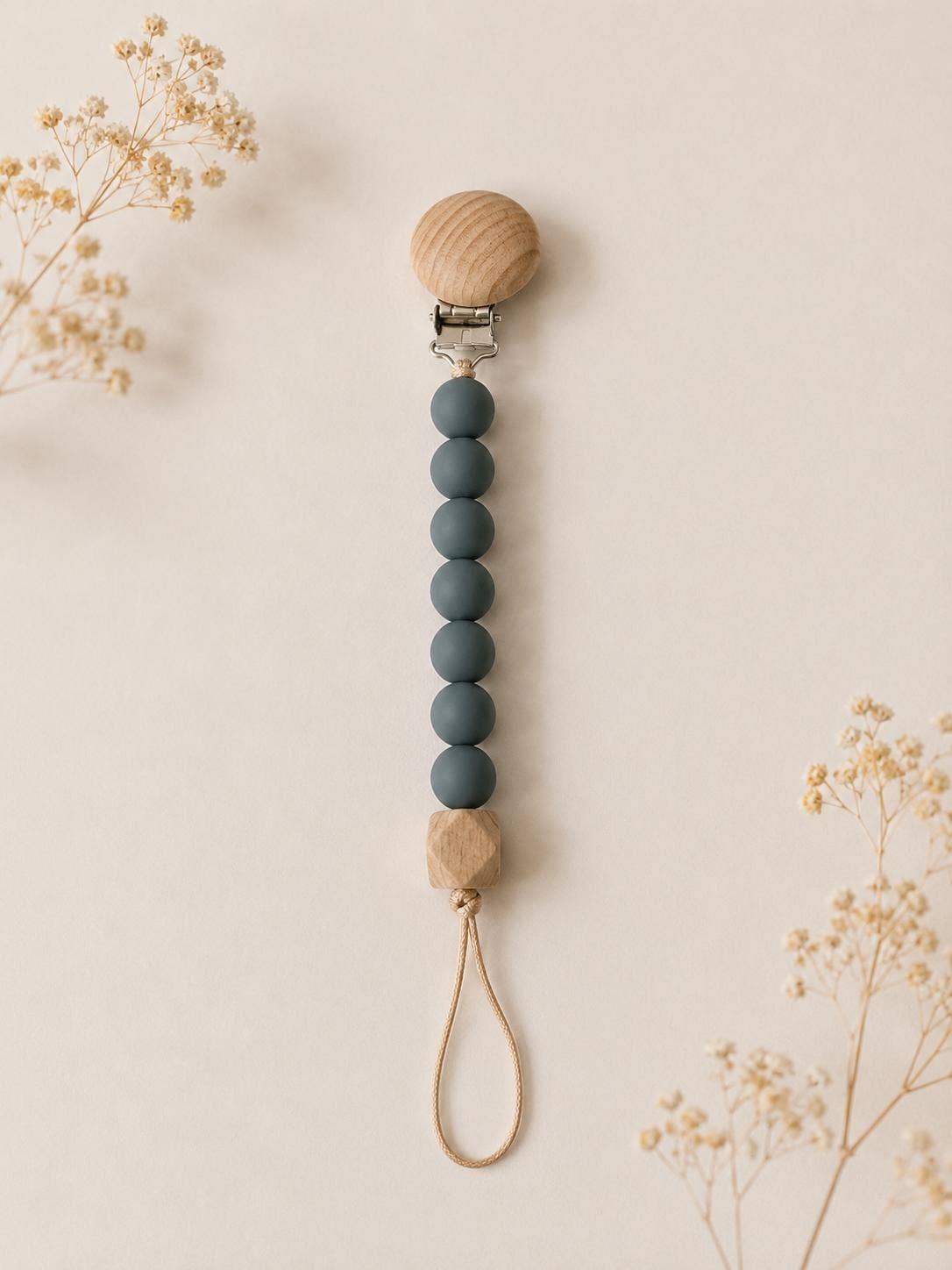 Silicone Soother Clip – A Handy, Stylish Nursery Essential